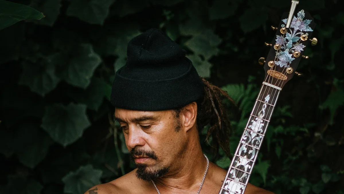 Michael Franti Trio - Heartstrings & Dynamite