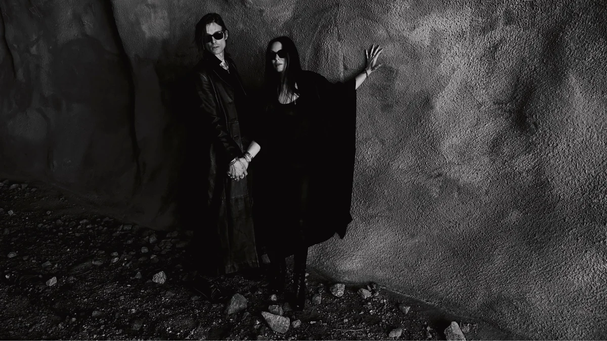 Cold Cave (solo)
